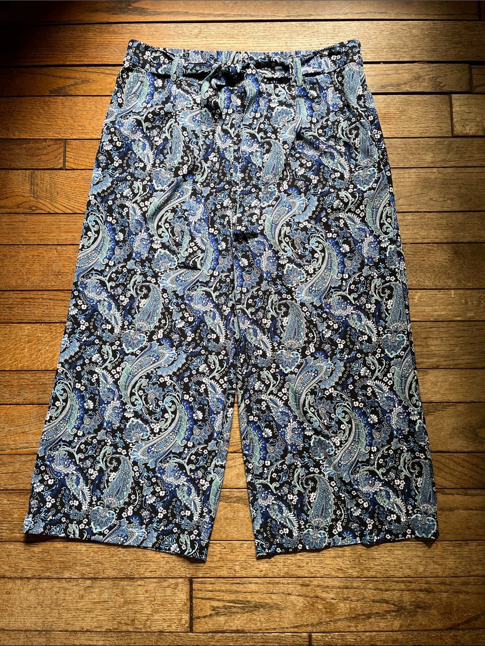 Women's Blue Paisley Cropped Pants